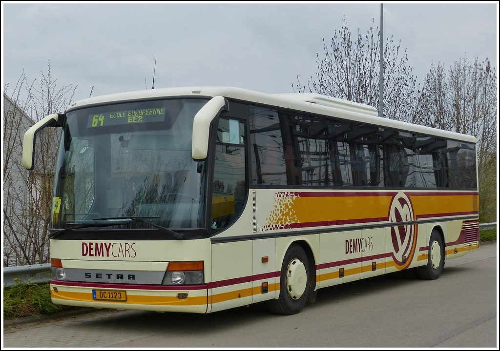 (DC 1123)  Am Bahnhof in Petange von Demycars aus Keispelt stand dieser Setra S 315 UL.  20.04.2013