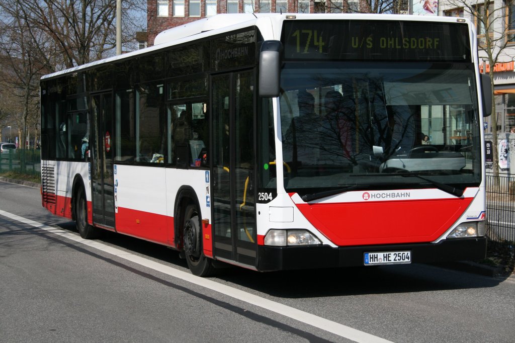 Der 2005 gebaute Citaro der HHA mit der Nummer 2504 am 14.April 2010 auf der Linie 174 nach U/S Ohlsdorf. Aufgenommen in S Poppenbttel.