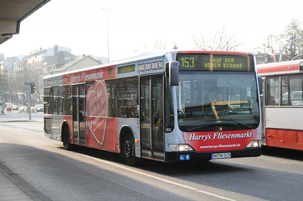Der 2006 gelieferte Citaro (Facelift) der HHA Harburg am 18.Mrz 2010 auf der Busanlage Bf. Harburg auf der Linie 153 nach Auf der Hohen Schaar. 