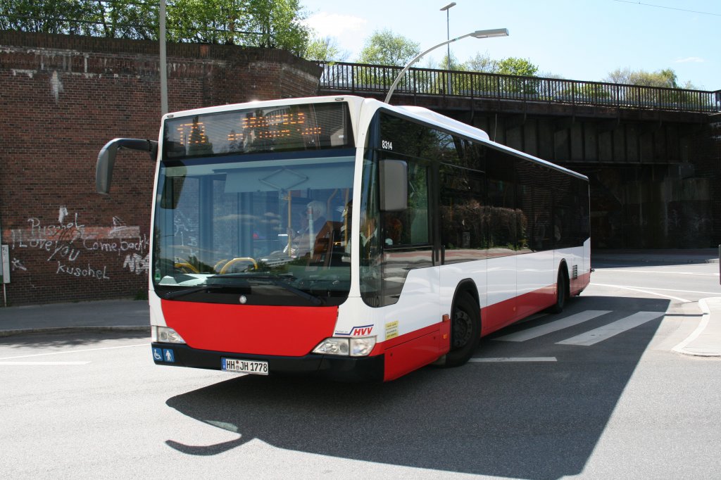 Der 2008 an fr Jasper gelieferte Citaro(Facelift) mit der Nummer 8314 am 5.Mai 2010 bei der Einfahrt in die Busanlage Barmbek