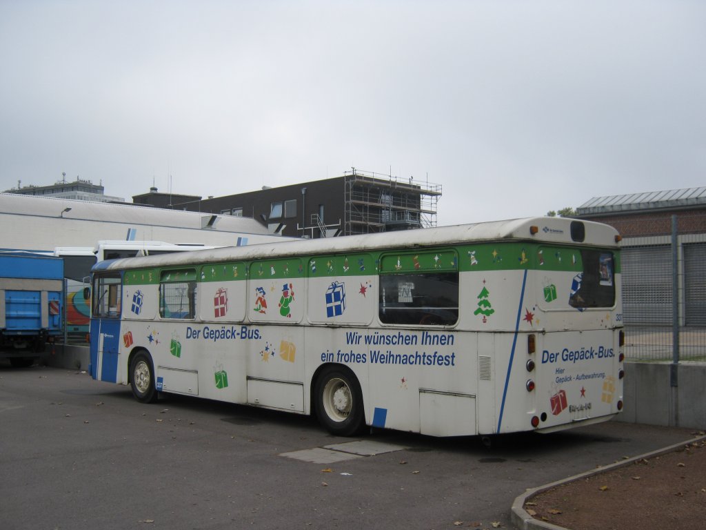 Der Bus war in der Weihnachtszeit immer ein Gepck Bus in Saarbrcken. Man Konnte Einkaufen, und das gekaufte im Bus kostenlos abstellen.Das Foto habe ich am 07.10.2010 gemacht.