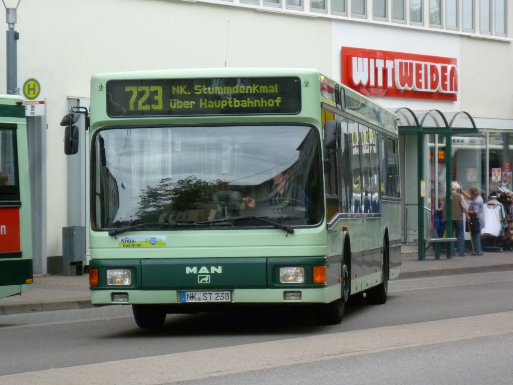 Der derzeit älteste Wagen der NVG, wagen 238, ein NL 202 befährt am 26.7.10 die Sonderlinie 723, um abends die Linie 302 nach Ottweiler zu bedienen.