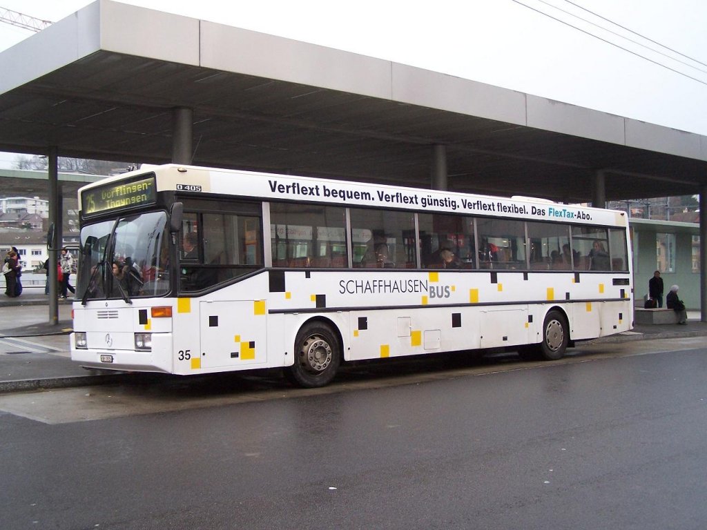 Der ex Neuhauser Nr 15 trgt jetzt die Wagennummer 35 bei Schaffhausen Bus. 10/12/09.