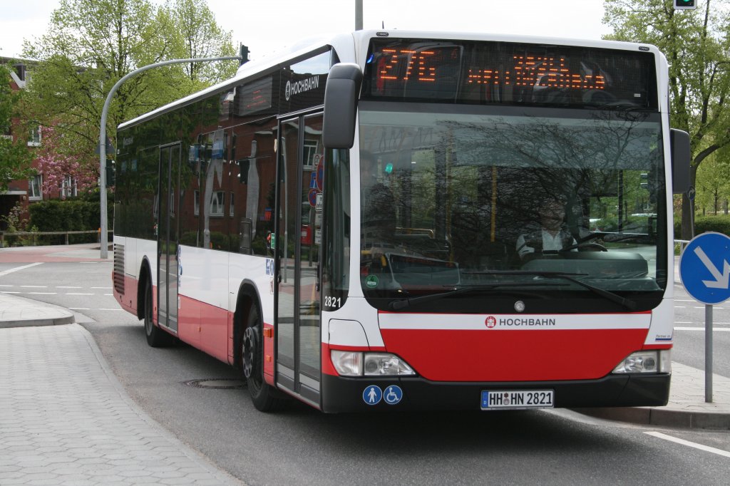 Der HHA Citaro mit der Nummer 2821 kommt aufgrund der gesperrten Busanlage Poppenbttel am 4.Mai 2010 gerade vom wenden.