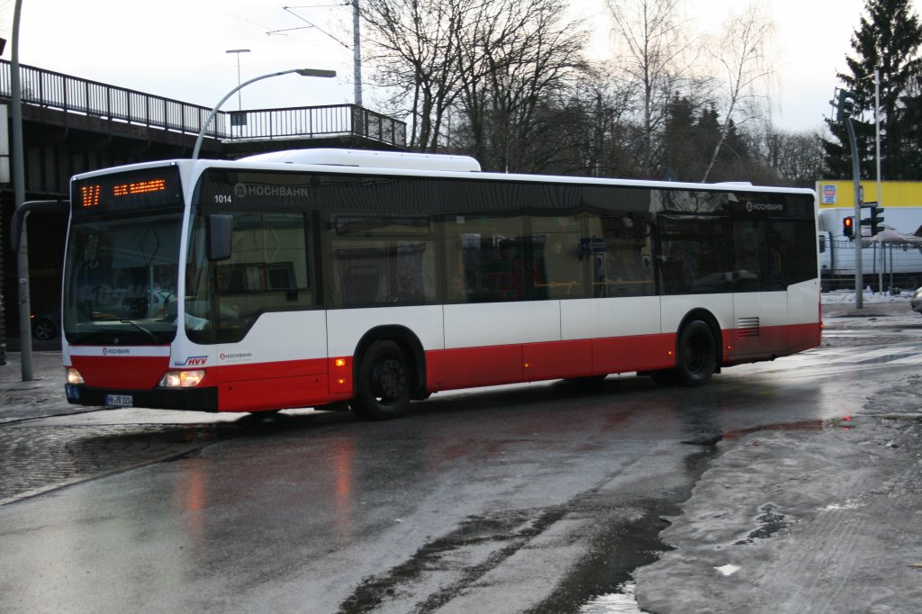 Der vom Hochbahnbetriebshof Wendemuthstr. eingesetzte Wagen 1014 am 19.Februar 2010 auf der Linie 177 in U/S Barmbek.  