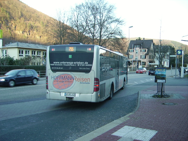 Der Hoffmann Reisen Citaro bei Abfahrt in Neckargemnd Bahnhof am 16.01.11