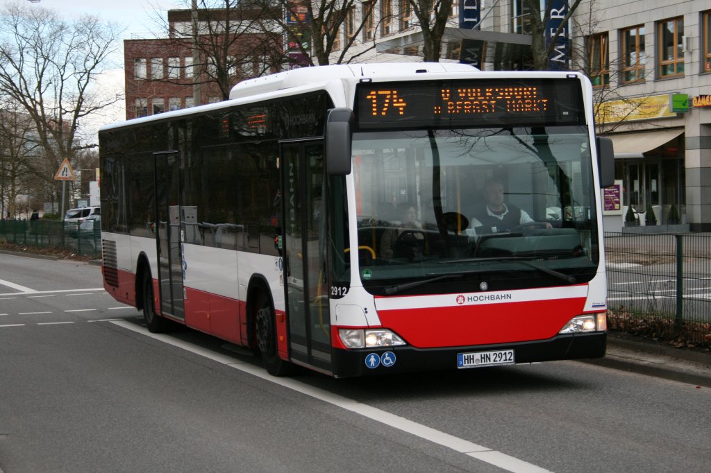 Der in Hummelsbttel beheimatete Citaro(Facelift) 2912 am 4.April 2010 auf der Linie 174 in Richtung U-Volksdorf. 