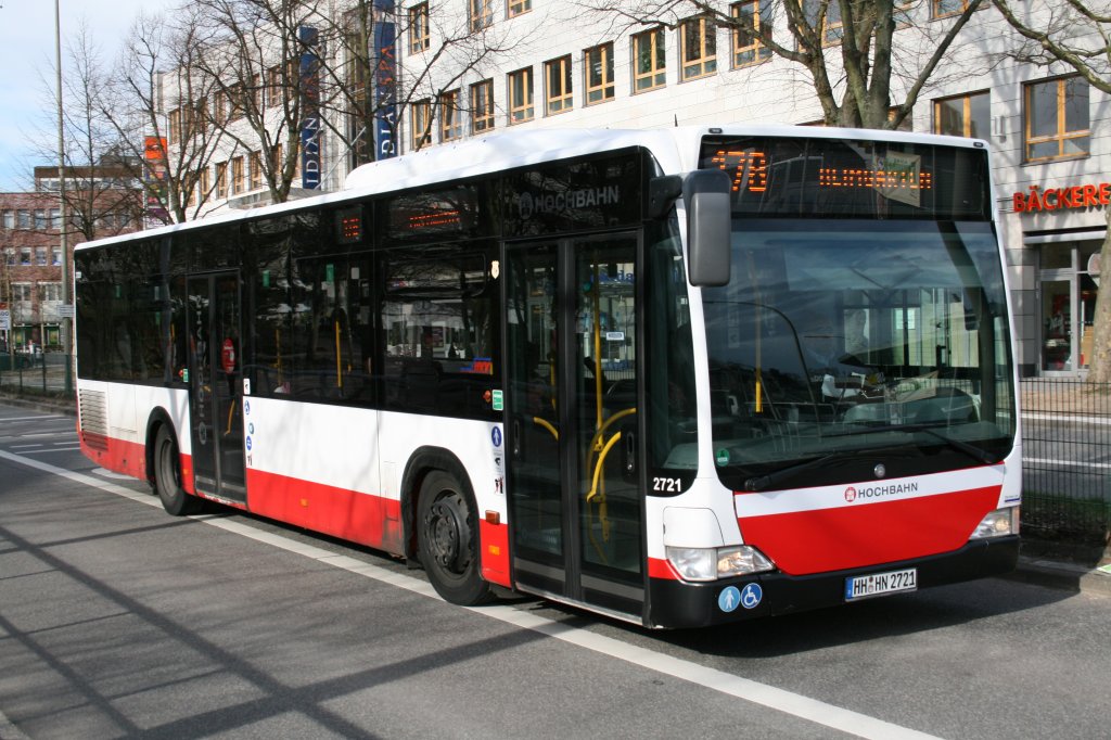 Der in Hummelsbttel stationierte 2721 der HHA am 4.April 2010 in S-Poppenbttel wo er nach einer langen Pause auf der Linie 178 zurck nach Heimgarten fahren wird.