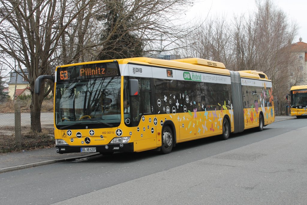 Der Hybrid Bus von Mercedes 462 007-5 stand am 15.03.2012 an der Endstadion in Löbtau