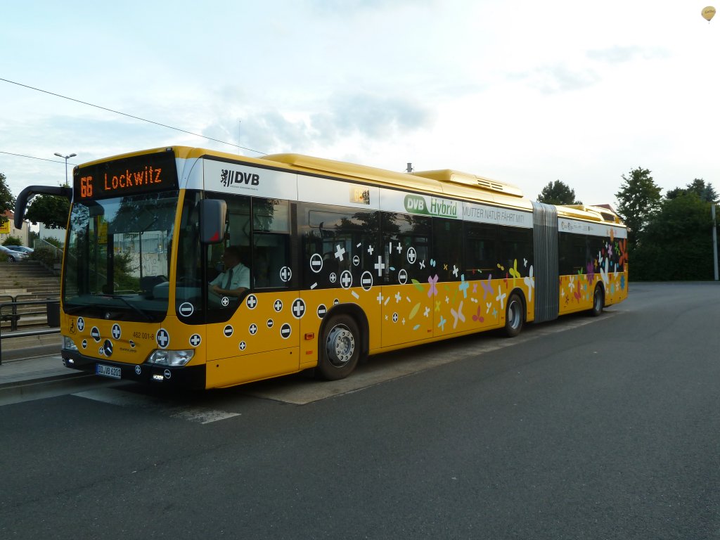 Der Hybrid Bus von Mercedes Benz (462 001-8) stand als Linie 66 am an der Endhaltestelle in Coschtz. 17.06.2011