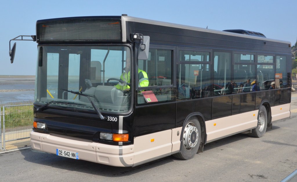 Der kleine Shuttel-Bus von Heuliez pendelt zwischen La Caserne und Mont-Saint-Michel, gesehen am 31.05.2013.