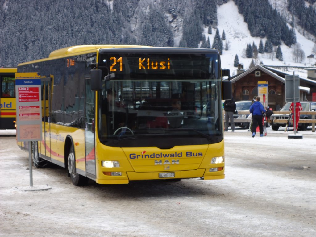 Der MAN LN 363 am 11.12.10 der Linie 2 (Fahrtrichtung 21,Klusi) beim Bahnhof Grindelwald.