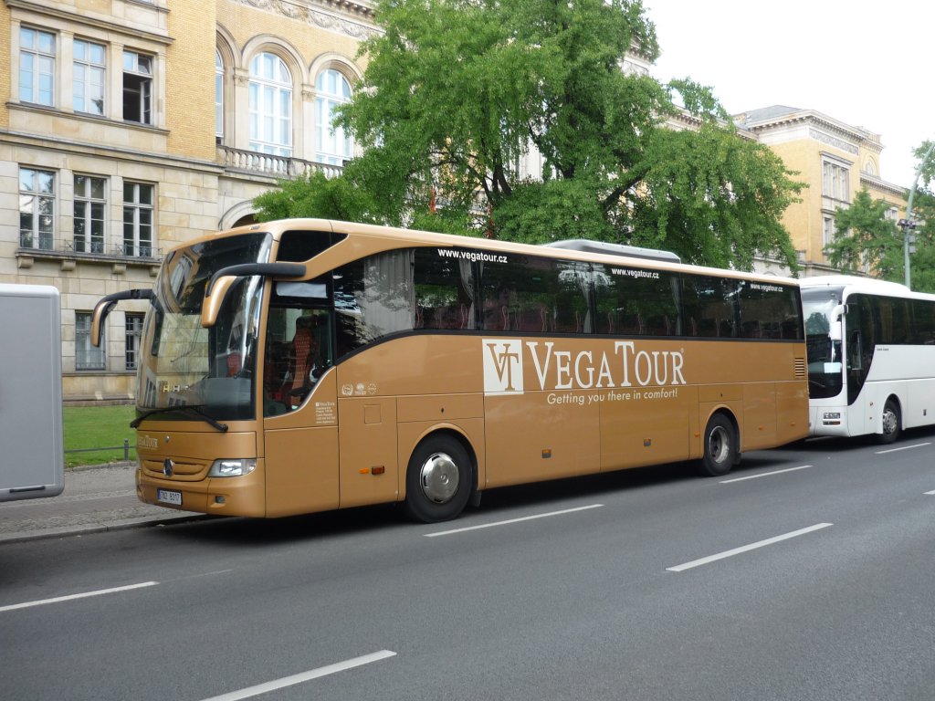 Der MB-Tourismo kommt aus der CZ nach Berlin.