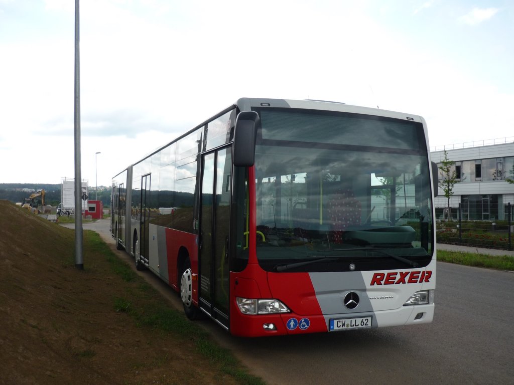 Der neue Citaro-Gelenkbus der Fa. Rexer vor dem neuen Betriebshof in Calw-Stammheim.