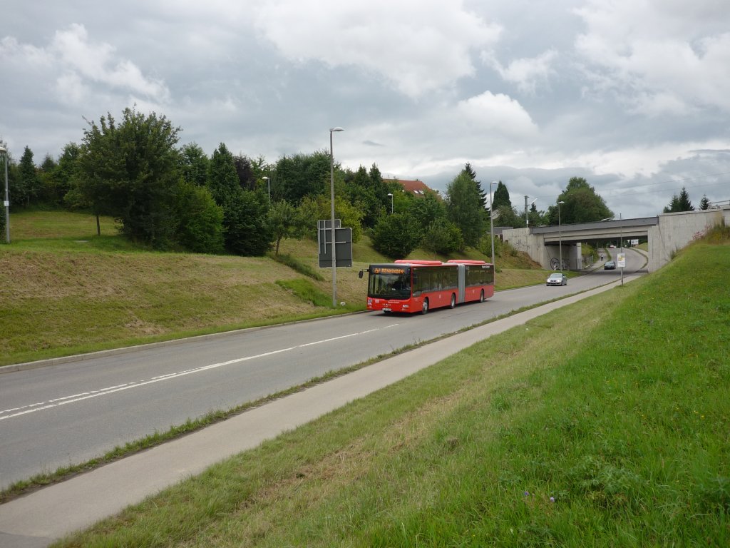 Der neue Gelenkbus, S-RS 2004 in Maichingen auf der Linie 757 nach Renningen unterwegs.