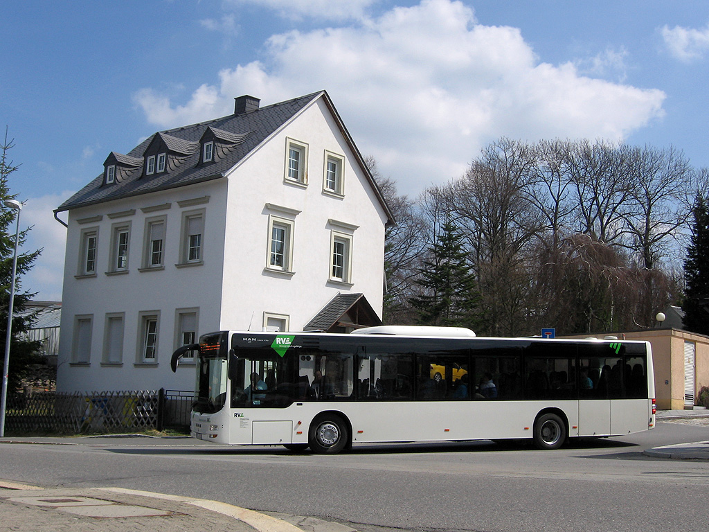 Der neue Wagen, Erstzulassung in Dezember 2012, fhrt aus Annaberg nach Oberwiesenthal auf der Linie 210.