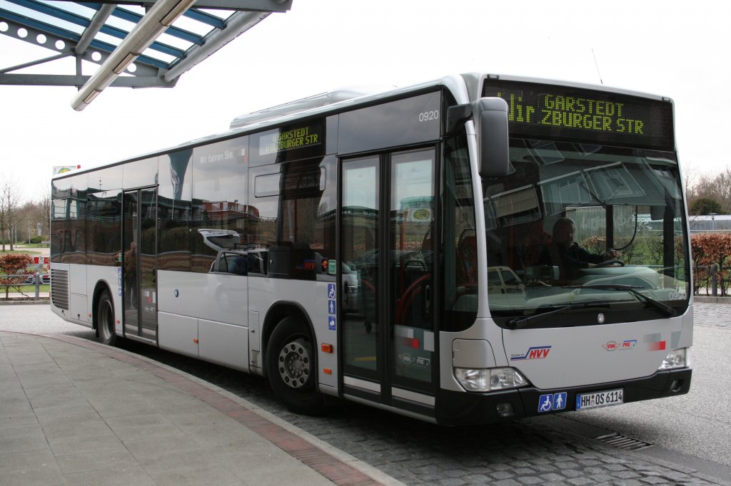 Der in Quickborn stationierte VHH Bus 0920 am 6.April 2010 in Norderstedt Mitte 