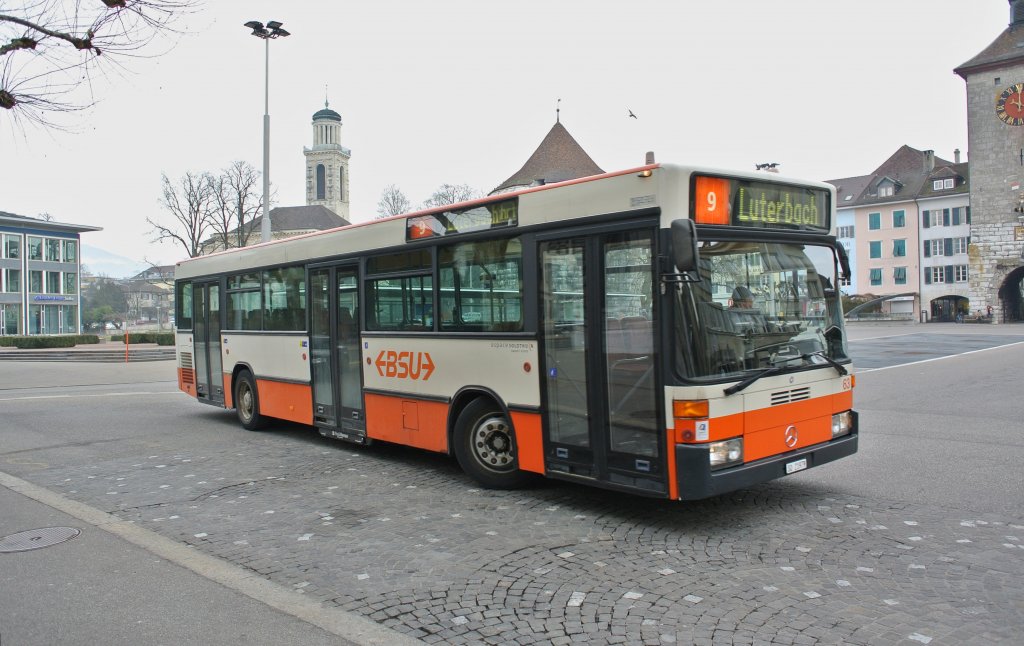 Der Reserve MB 405 N Nr. 63 war heute wieder einmal im Linieneinsatz, im Bild ist er auf der Linie 9 bei der Haltestelle Solothurn Amthausplatz, 05.03.2013.