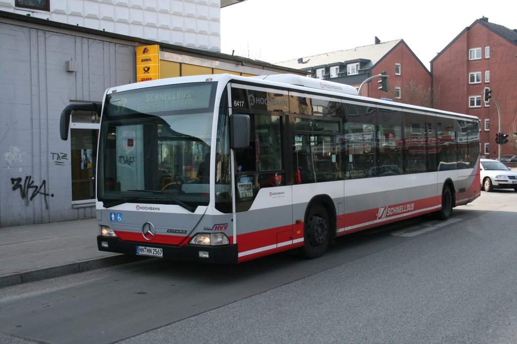 Der Schnellbus 6417 ein MB O530  der HHA am 18.Mrz 2010 in Bramfeld, Dorfplatz.