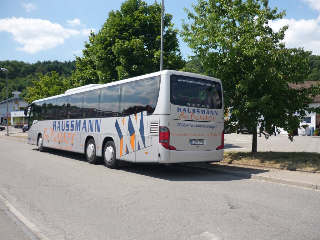 Der Setra S 419 UL der Fa. Hausmann, nochmal von der anderen Seite aufgenommen.Am 19.07.2010.