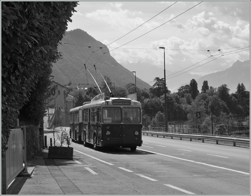 Der VMCV  Retro-Bus  17 auf der Fahrt nach Montreux am 1. Sept. 2011.