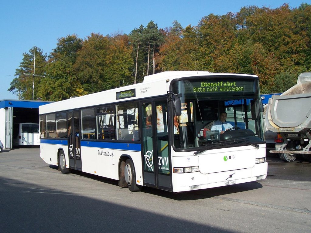 Der Volvo/Hess B 7 L Nr 41 von ATE Bus in Effretikon am 08/10/10.