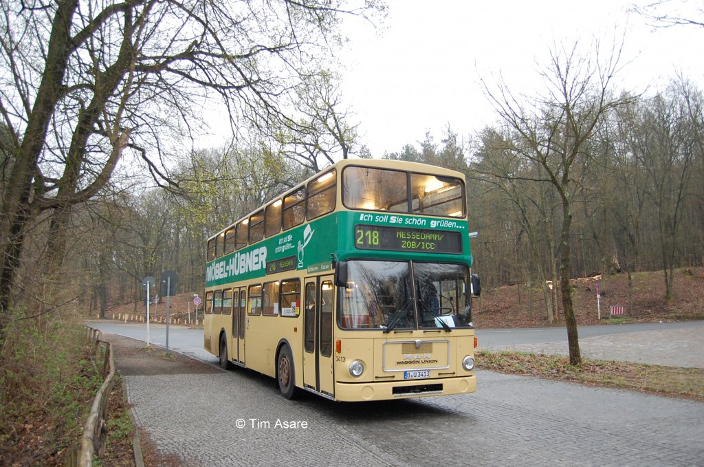 Der Wagen 3413 (MAN SD 200 / MAN SD85) im April 2012 auf der Linie 218 an der Pfaueninsel.