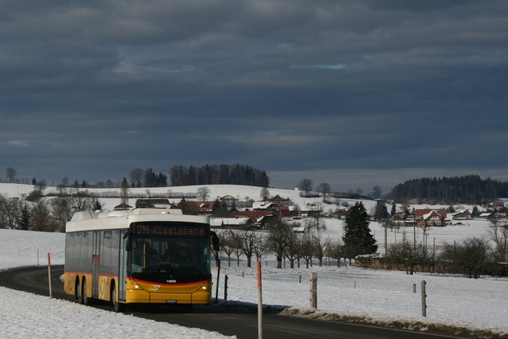 Der Winter hat endlich Einzug gehalten in der Schweiz: PU Engeloch, Riggisberg, Nr. 7 (BE 447'403, Scania/Hess K340UB, 2008) am 3.12.2009 bei Mamishaus. 