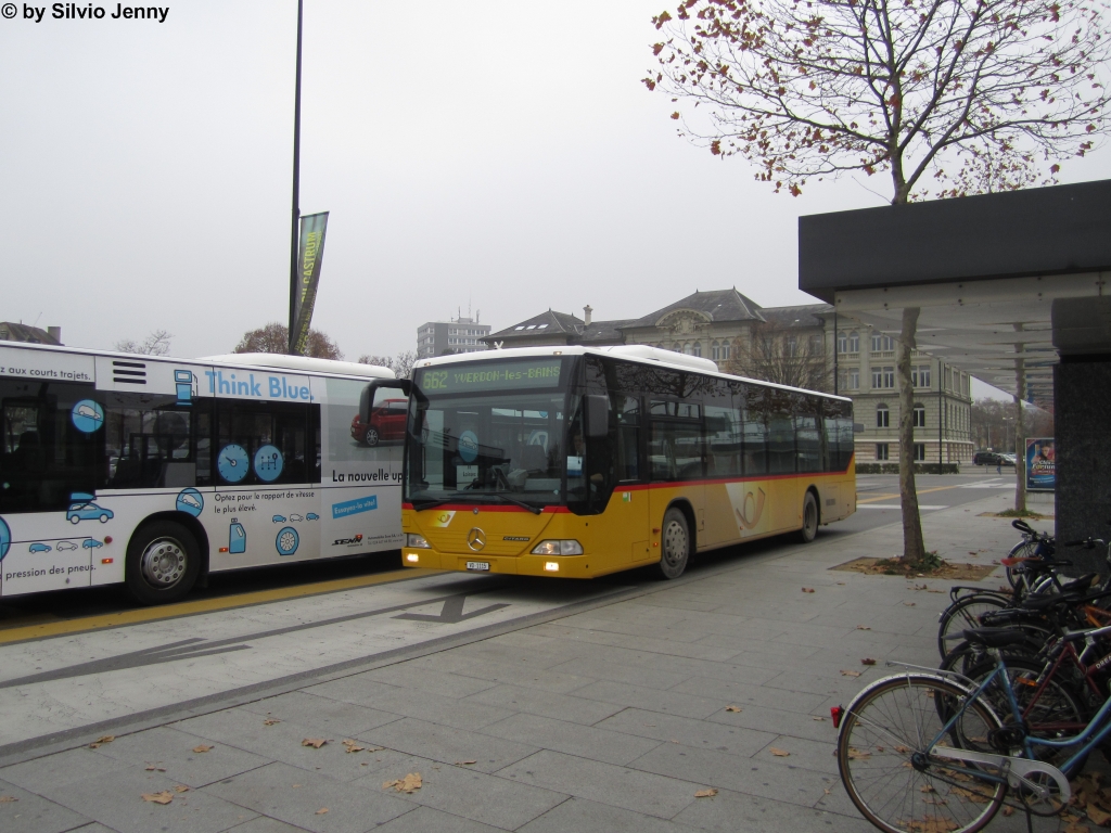 Der zhe November-Nebel hat auch etwas gutes, denn dann sieht man des fteren Busse mit sogenannter ''Porno-Beleuchtung'', wie man das am Beispiel des Citaro VD 1115 der Regie Yverdon am 15.11.2012 beim Bhf. Yverdon-les-Bains zeigt.