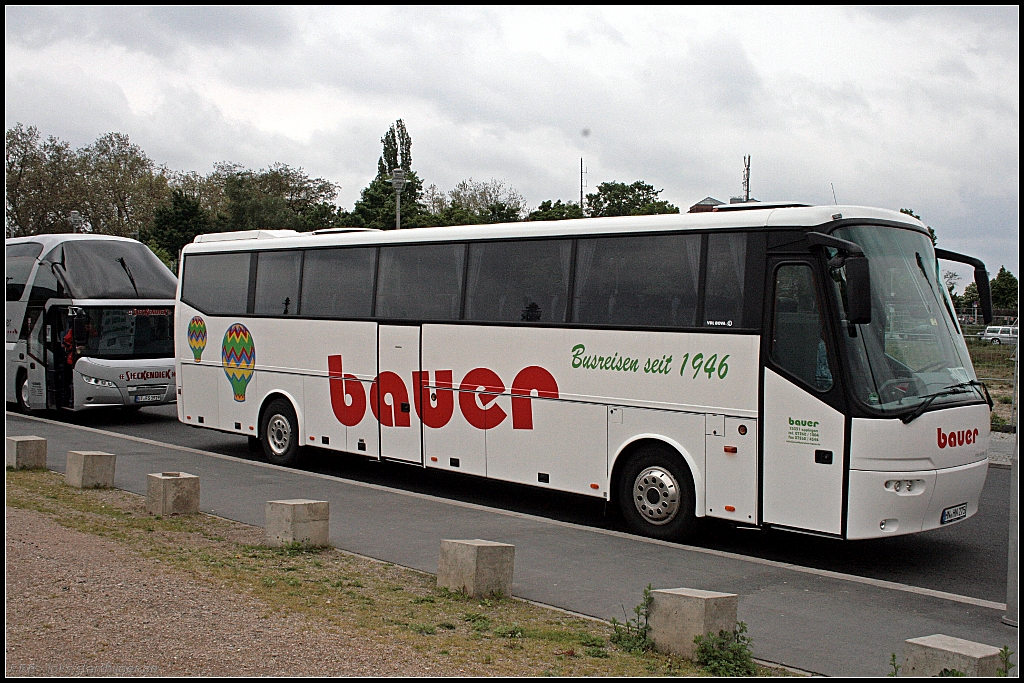 Die Fa. Bauer aus Eppingen kommt ihren Bussen auch nach Berlin (Berlin Hauptbahnhof 16.05.2010)