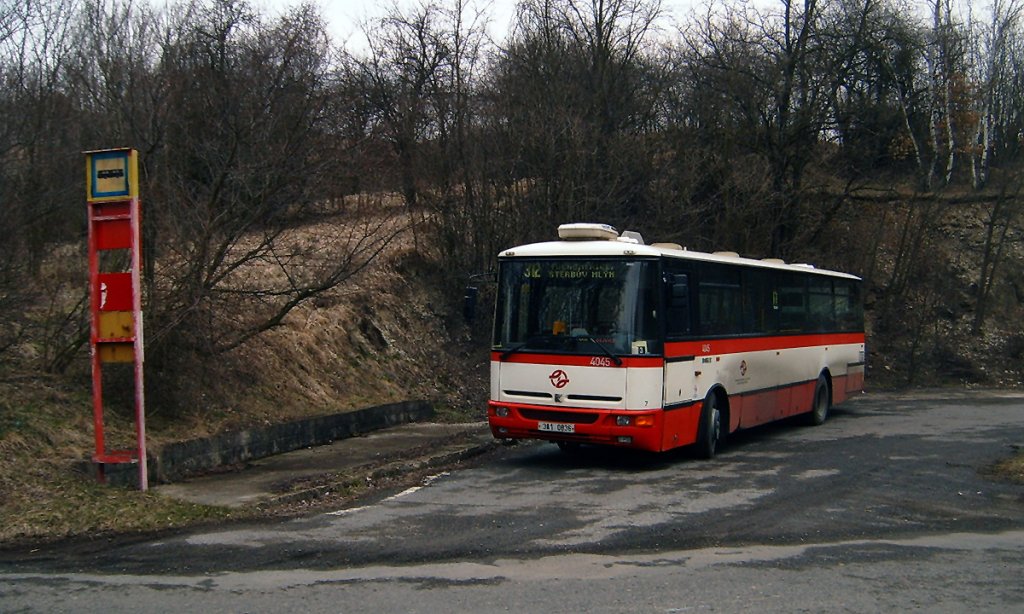 Die ödeste Endstelle im Prager Vorortverkehr - Tuchomerice,Sterbuv Mlyn. Karosa B951E #4045 als Linie 312, 28. 3. 2013
