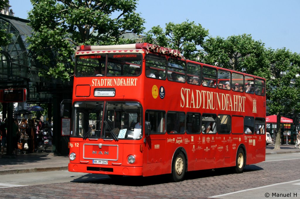 Die Rotten Doppeldecker
Wagen 12 (HH MM 2847).
Hamburg Rathausmarkt, 3.7.2010.