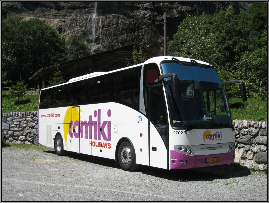 Diesen Berkhof-Reisebus habe ich am 20.07.2010 in Lauterbrunnen in der Schweiz angetroffen.