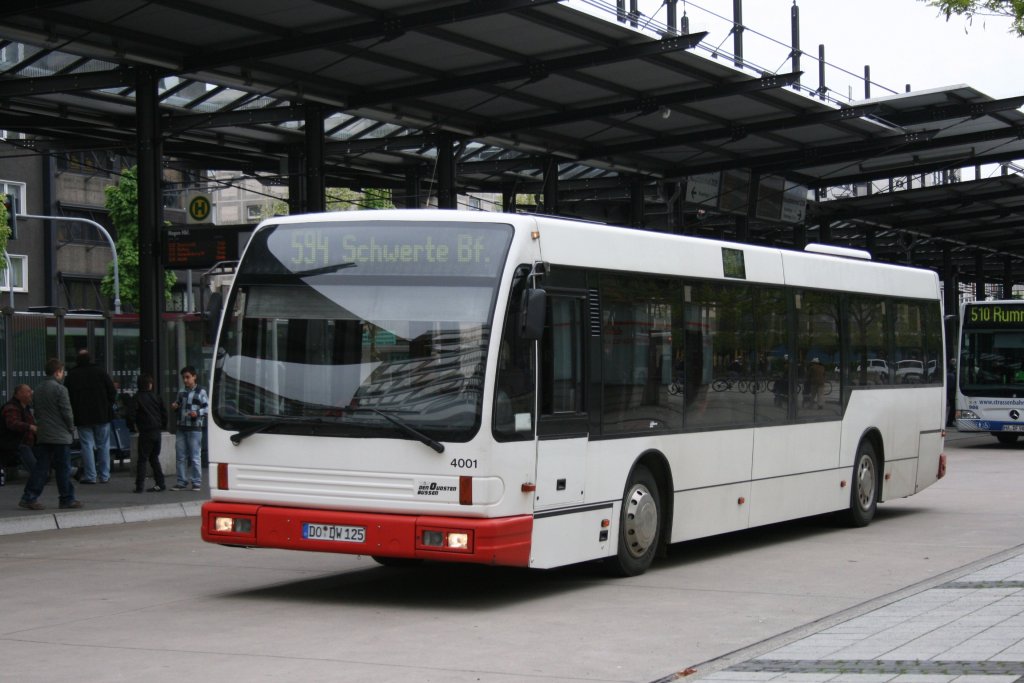 Diesen Bus habe ich am 8.5.2010 am HBF Hagen mit der Linie 594 aufgenommen.
