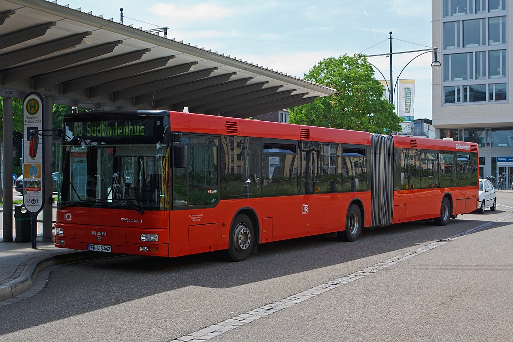 Diesen MAN Gelenkbus der DB Südbadenbahn konnt ich am 25.05.2012 in Freiburg im Breisgau, bei einem Zwangsaufenthat mit unserem Zug ablichten.
