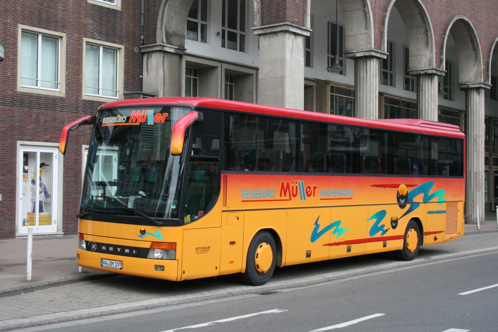 Diesen Reisebus des Reisebros Mller (WW DM 197) habe ich am HBF Essen Aufgenommen.
27.4.2010 