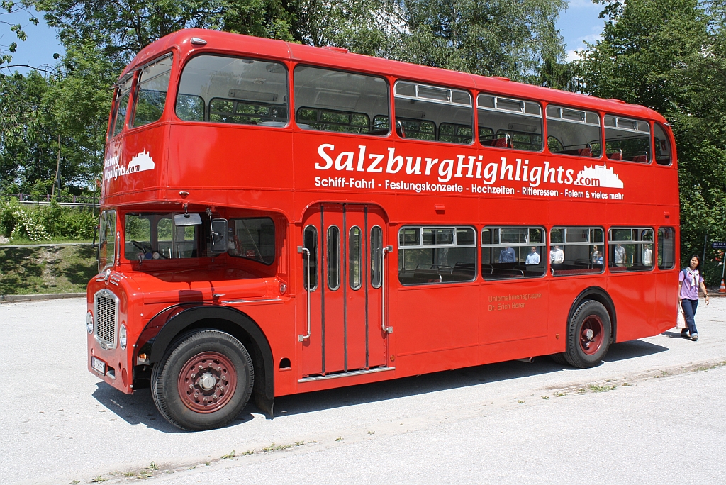 Dieser Bristol Lodekka FLF wird in Salzburg fr Touristenfahrten eingesetzt. Am 21.Mai 2011 diente er als Shuttle zwischen der Schiffsanlegestelle und dem Schlo Hellbrunn.