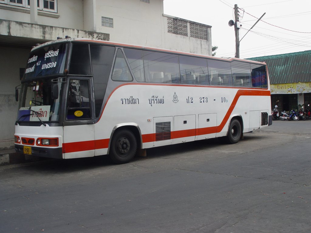Dieser Bus mit der Streckennummer 273 befhrt die Strecke Buri Ram - Korat (Nakhon Ratchasima) und steht am 14.02.2011 am Busbahnhof in Buri Ram / Thailand
