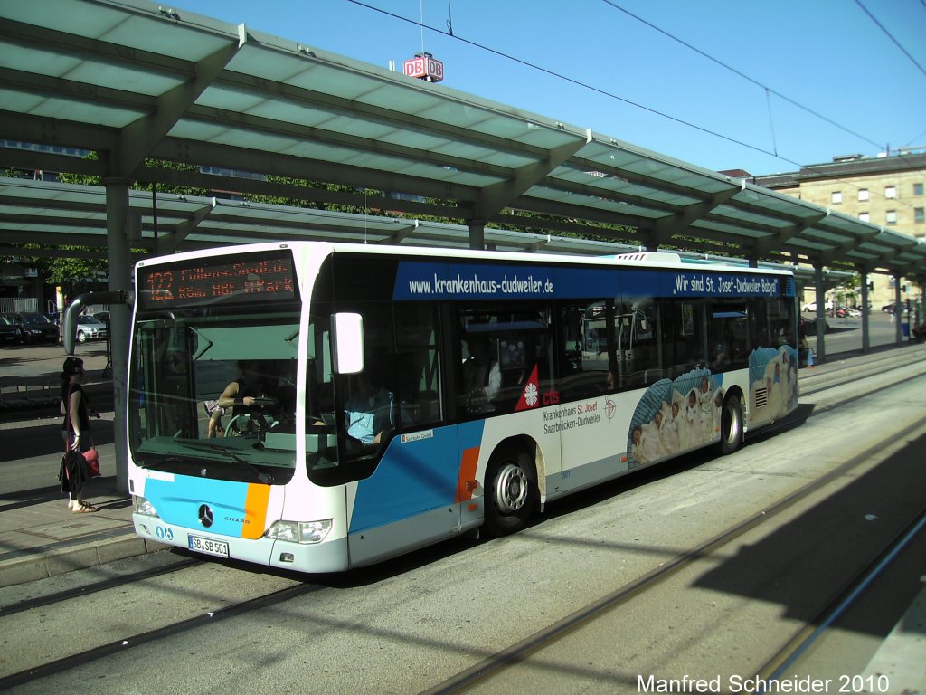 Dieser Citaro trgt Werbung fr ein Krankenhaus in Saarbrcken Dudweiler. Auch dieses Foto habe ich am 16.07.2010 in Saarbrcken gemacht.