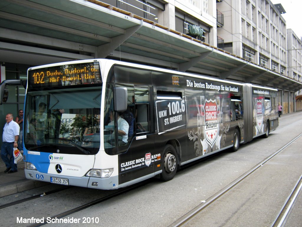 Dieser Citaro trgt Werbung fr das Classic Rock Radio einem privaten Sender im Saarland. Die Aufnahme des Foto war am 31.07.2010.