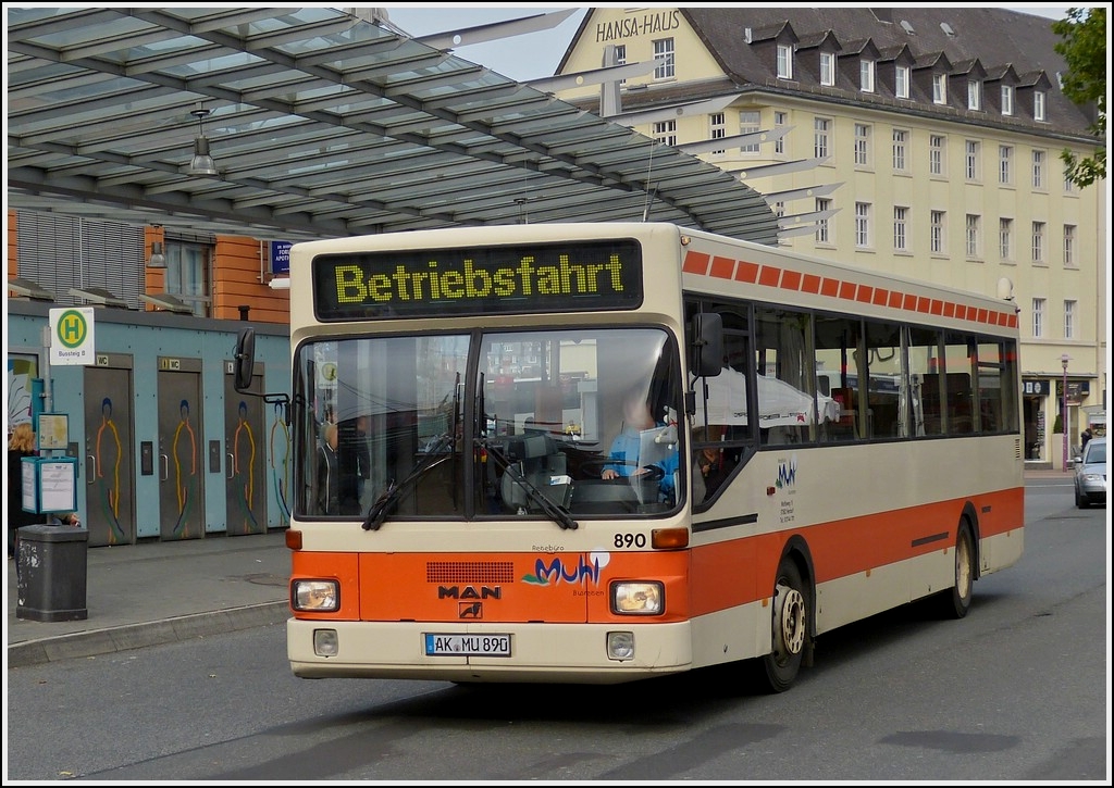 Dieser etwas ltere MAN Bus fuhr mir auch am 13.10.2012 in Siegen am Busbahnhof vor die Linse.