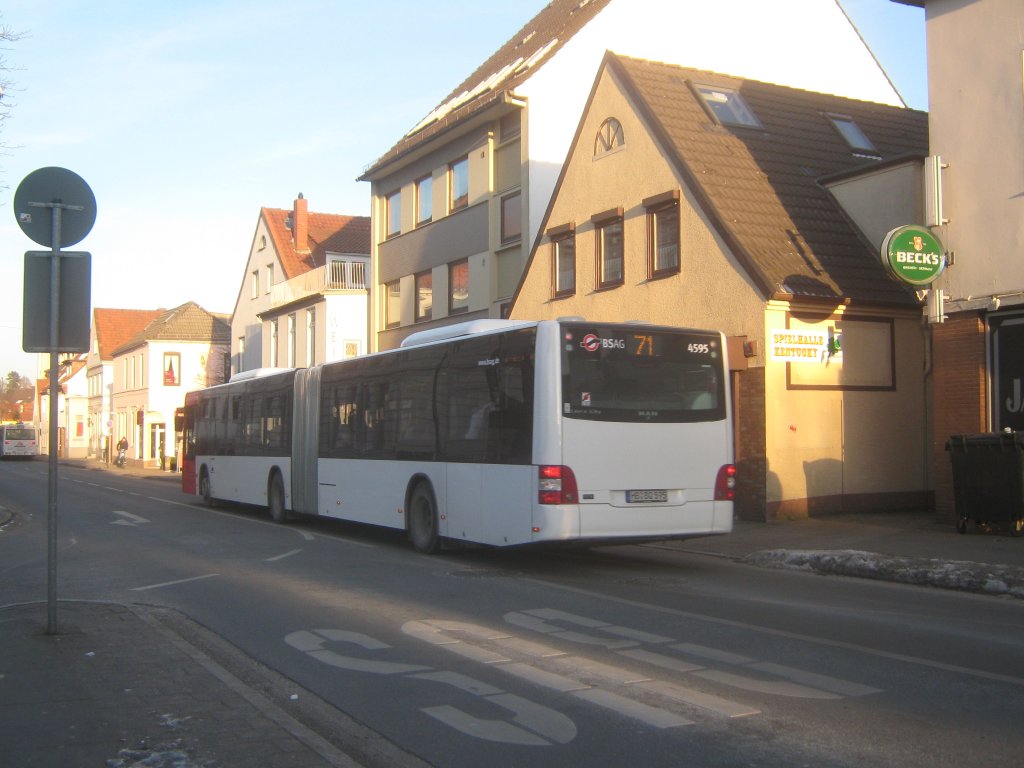 Dieser MAN Lion´s City GL (Wagen 4595) ist eine Raritt im Bremer Norden, sollten sie doch nur auf den Innenstadtlinien 24-27 eingesetzt werden, aber ich freute mich sehr, als ich den Bus in Lesum bekam um nach Vegesack zu fahren. Das bild entstand im Januar 2010 in Bremen Vegesack.