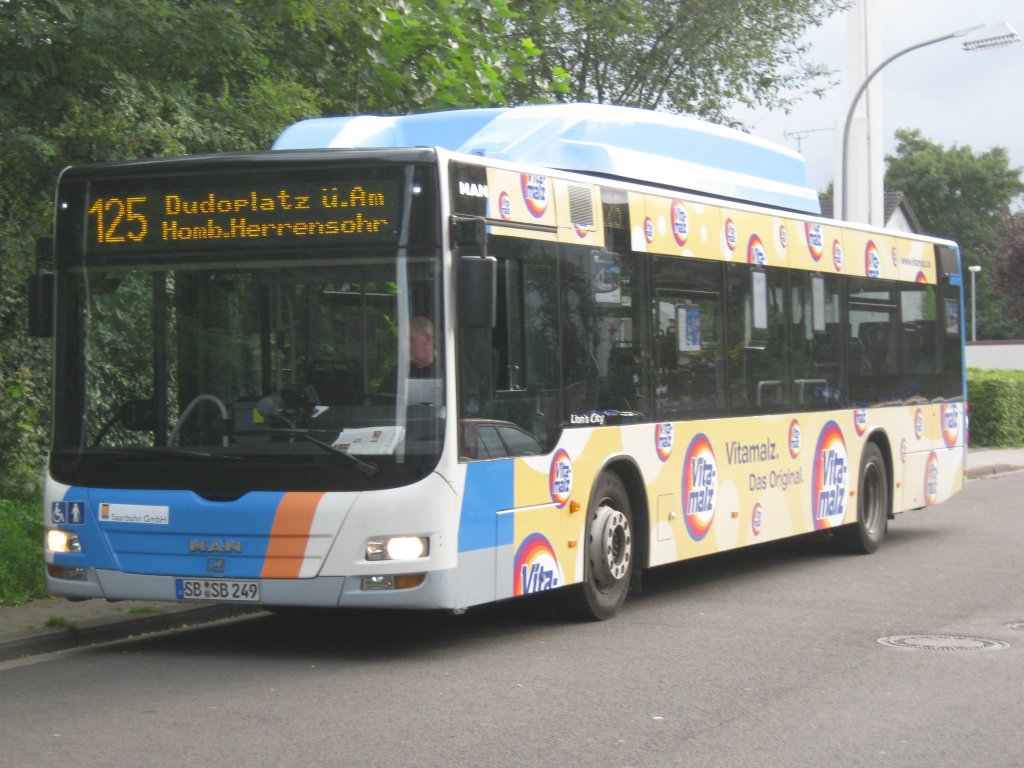 Dieser MAN Lions City von Saarbahn und Bus trgt seit wenigen Tagen Werbung von Vitamalz. Die Aufnahme habe ich am 15.09.2010 auf dem Saarbrcker Rodenhof gemacht.