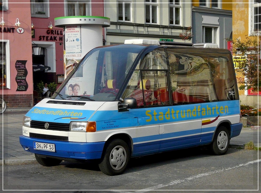 Dieser Minibus eignet sich durch seine freie Rundumsicht meiner Meinung nach sehr gut um eine Stadtrundfahrt damit zu machen. Stralsund 26.09.12 