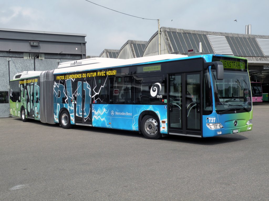 Dieser neue Mercedes Citaro Hybrid wird ab Montag 2. Mai zuerst auf der Linie 36 und spter auf der Linie 34 getestet. Hier steht der Bus auf dem Hof der Garage Rank in Basel. Die Aufnahme stammt vom 29.04.2011.
