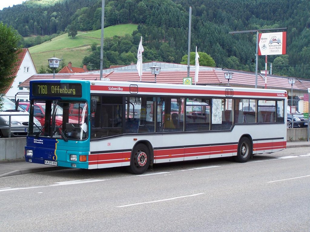 Dieser NL 222 hat noch auf der Front die Bemahlung des Schlsselbusses Offenburg. Hausach am 23/06/11.