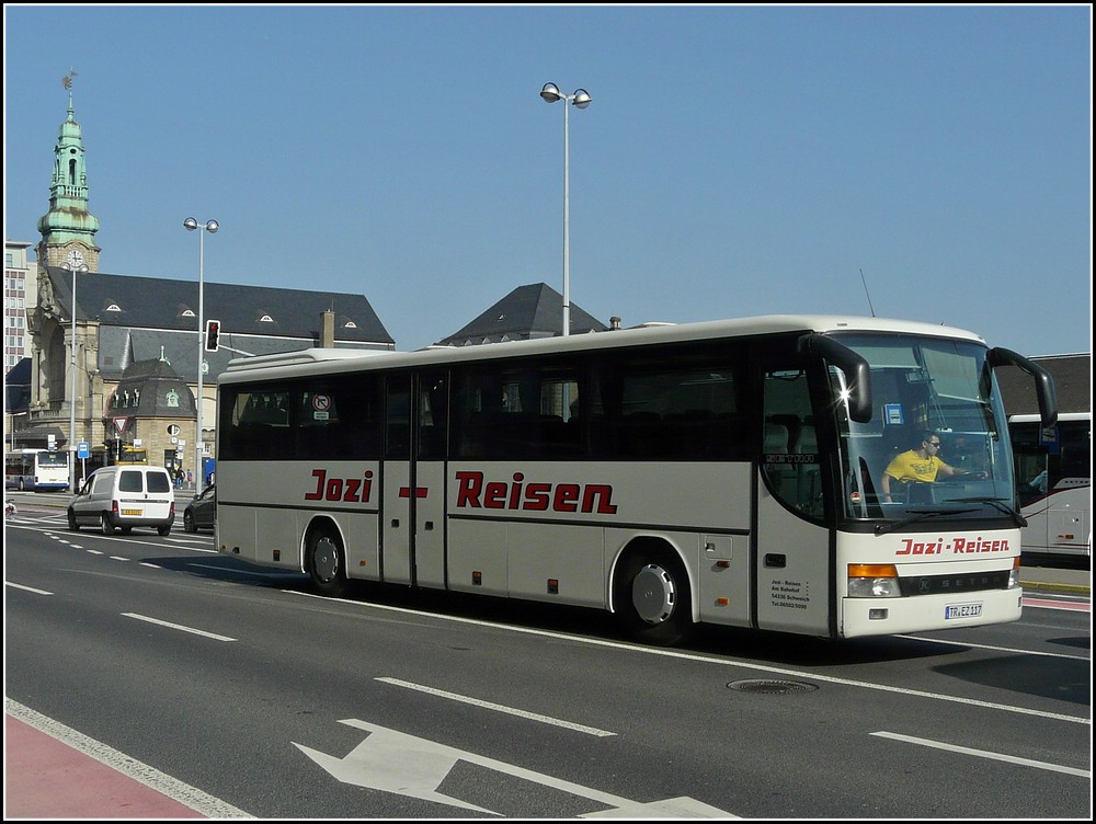 Dieser Setra-Bus der Firma Jozi-Reisen aus Schweich bei Trier wurde am 09.10.2010 in der Nhe des Hauptbahnhofs von Luxemburg gesichtet.