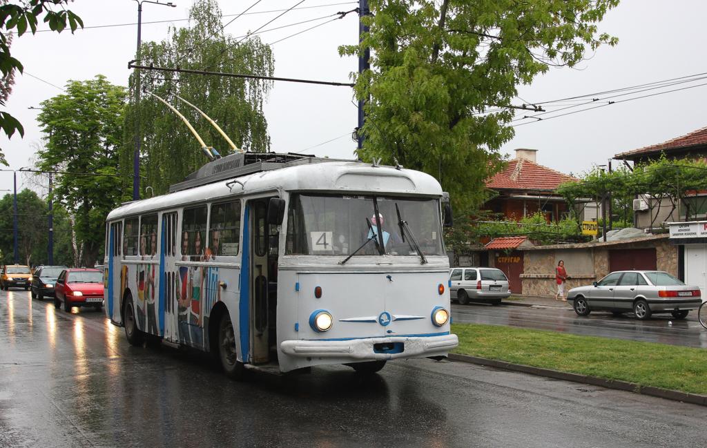 Dieser uralter Skoda O-Bus fuhr am 8.5.2013 in der bulgarischen Stadt Pazardzik 
im Liniendienst. 