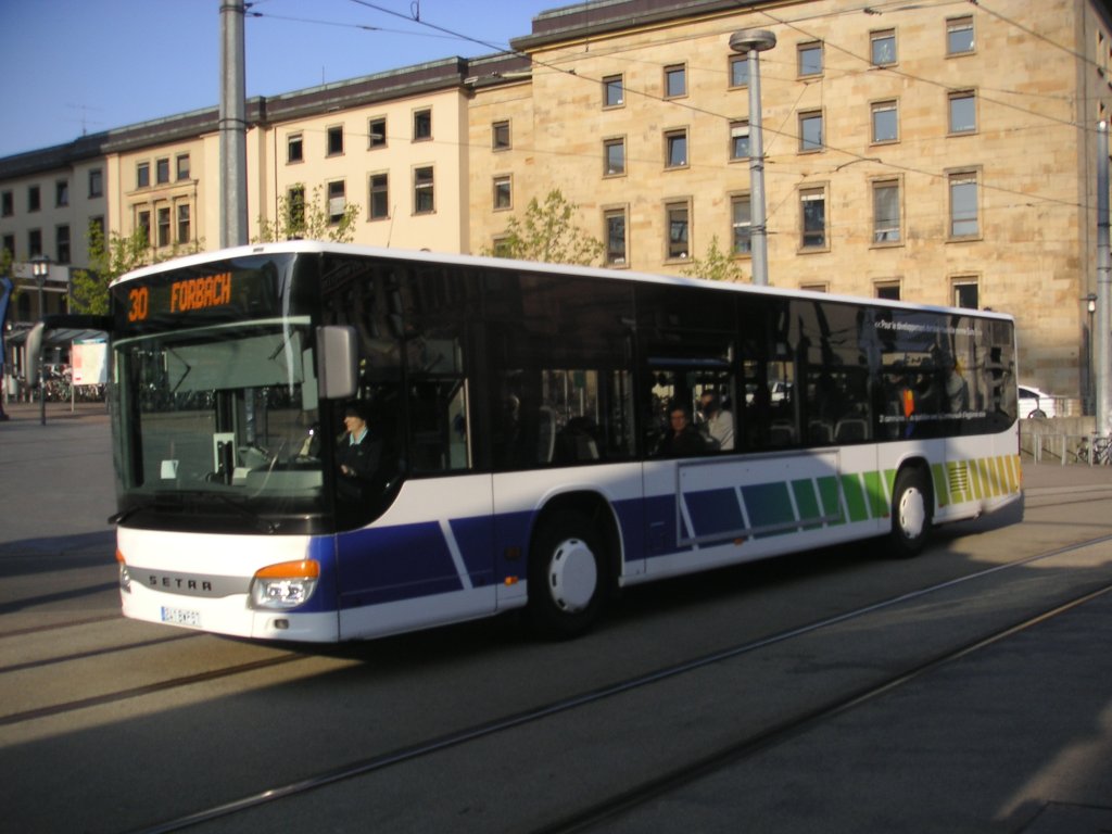 Dieses Foto habe ich am 17.04.2010 in Saarbrcken am Hauptbahnhof aufgenommen. Hier ist ein Setra Bus aus Forbach zu sehen.















