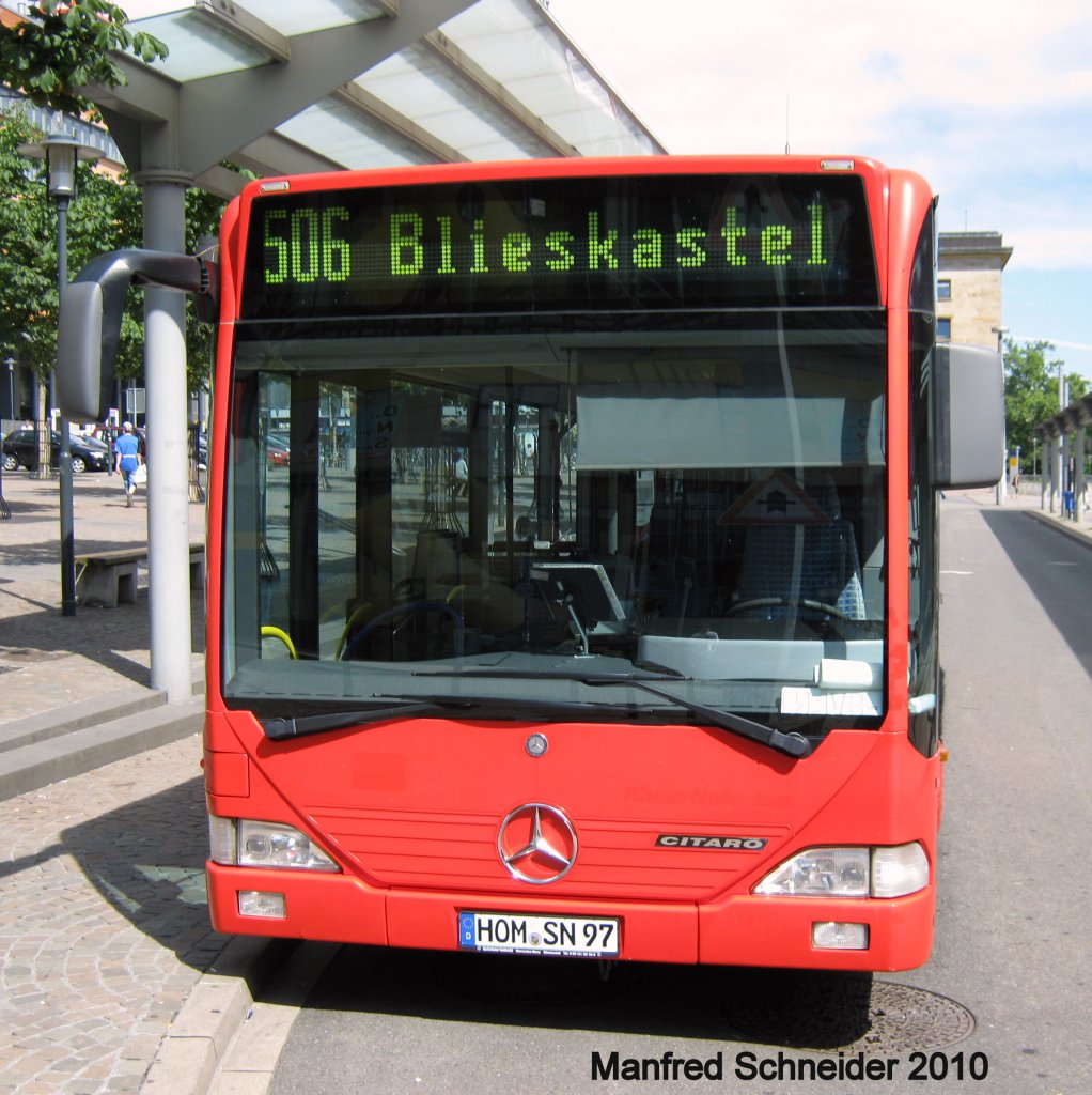Dieses Foto zeigt einen Citaro Bus. Das Foto habe ich am 31.07.2010 in Saarbrcken gemacht. Der Bus fhrt im Auftrag von Saar Pfalz Bus, und gehrt der Firma Mandelbachtal Reisen.